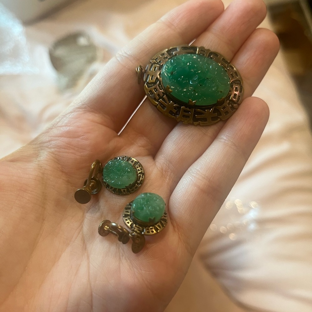 Vintage Runway Green Jewelry Set - Asian carvings 🔥